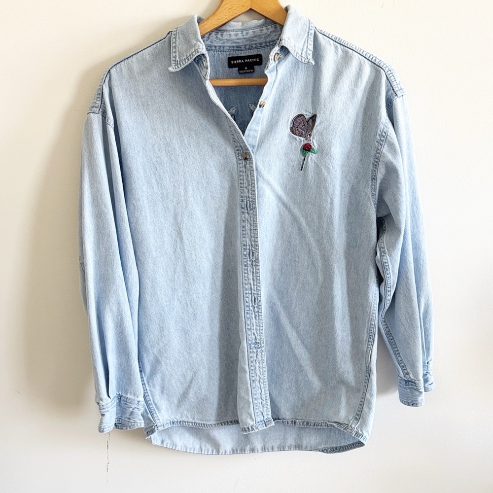 Sierra pacific embroidered butterfly bees light wash chambray denim shirt size M
